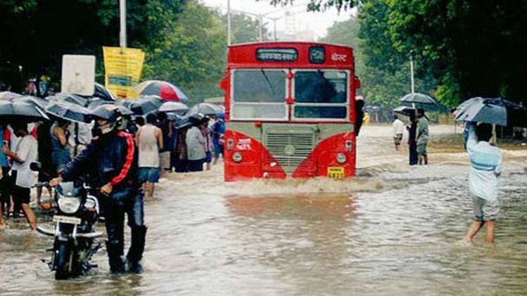 बारिश से मुंबई बेहाल