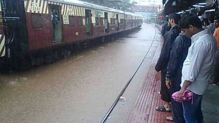 बारिश से मुंबई तर-बतर
