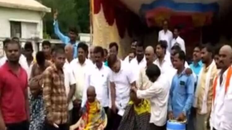 मराठा युवकों ने मुंडन करवाने का फैसला लिया