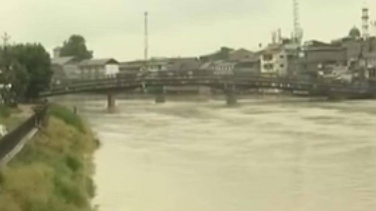 श्रीनगर में बाढ़ का खतरा