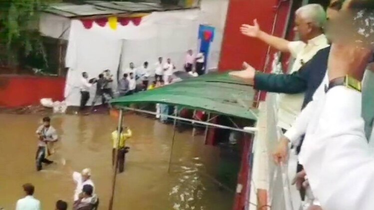 नागपुर विधानसभा में बारिश का पानी भरा