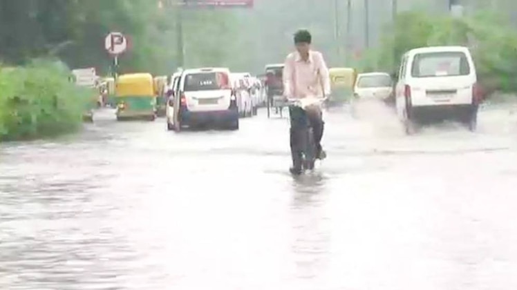 दिल्ली ने पार किया खतरे का निशान