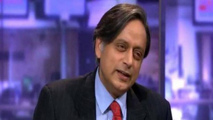 शशि थरूर के बयान पर घिर गई कांग्रेस