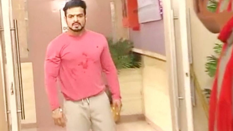 रमन ने की गुंडों की पिटाई