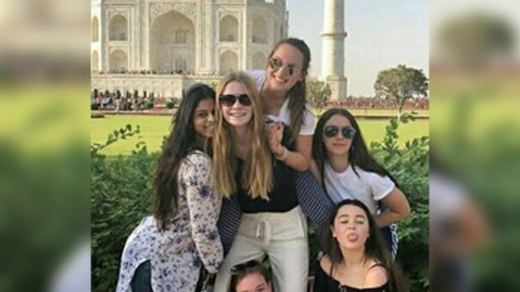 दोस्तों के संग सुहाना