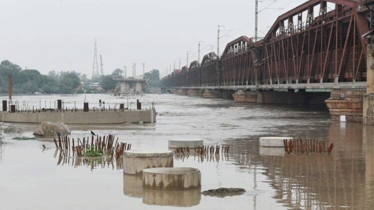 बड़ी खबरें: दिल्ली में मंडराया बाढ़ का खतरा