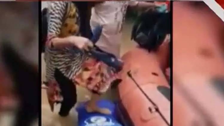 बड़ी खबरें: केरल में जवानों की पीठ बनी जिंदगी की सीढ़ी