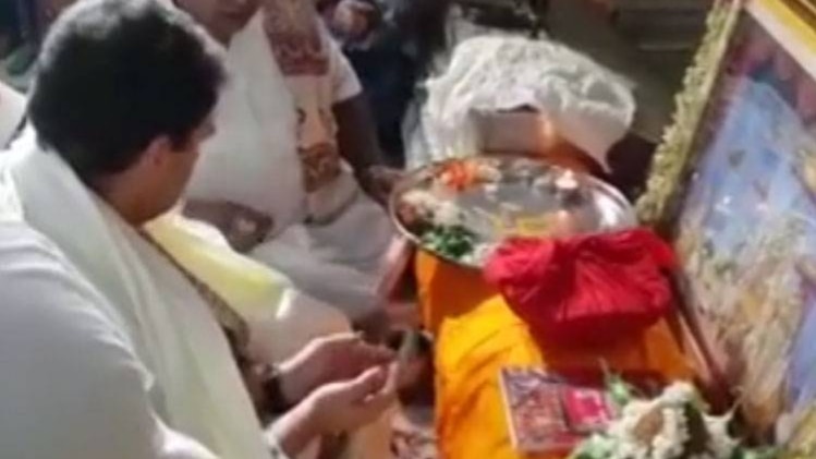 राहुल गांधी ने आज जयपुर के गोविंद देवजी मंदिर में पूजा-अर्चना की