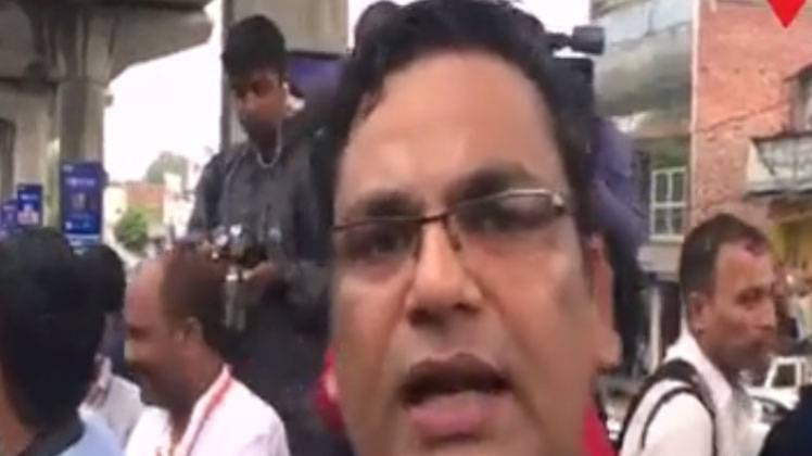 अटल बिहारी वाजपेयी की अस्थिकलश यात्रा में लोगों का हुजूम शामिल हुआ