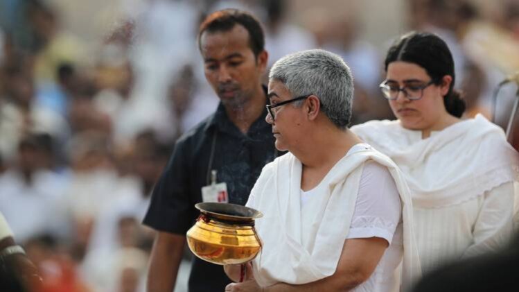 हरिद्वार में बेटी ने विसर्जित की अटल जी की अस्थियां