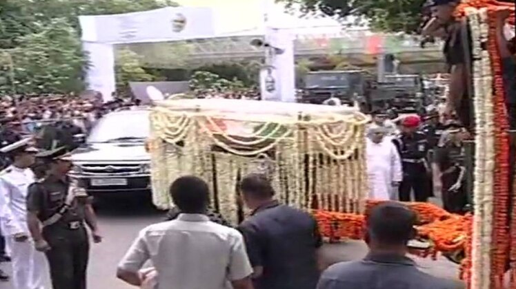 अंतिम सफर पर अटल