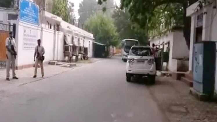 अटल बिहारी वाजपेयी के घर सन्नाटा पसरा