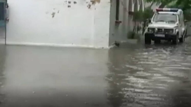 यूपी में भारी बारिश से बढ़ी मुसीबतें