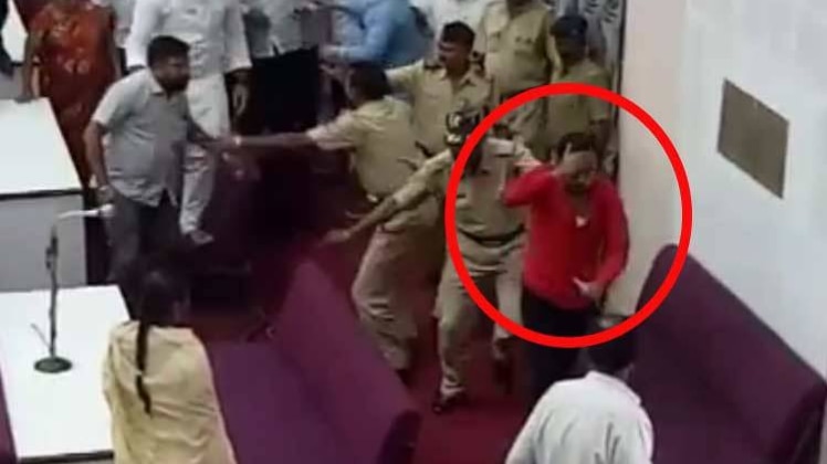 पार्षद ने अटल को श्रद्धांजलि देने का किया विरोध तो लोगों ने पीटा.