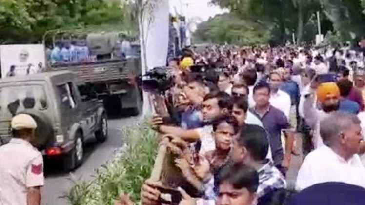 अंतिम सफर पर अटल