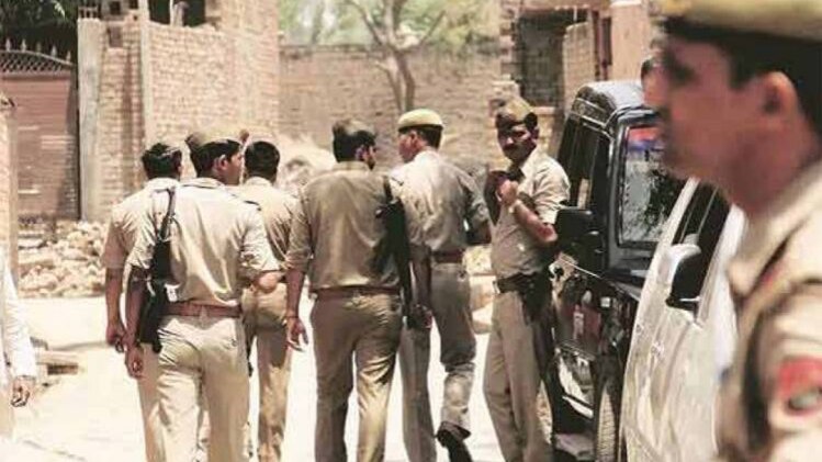 बिहार के सभी जिलों में पुलिस की छापेमारी चल रही है