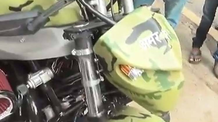 15 अगस्त पर एक युवक ने लॉन्च की 'अमर जवान' मोटरसाइकिल