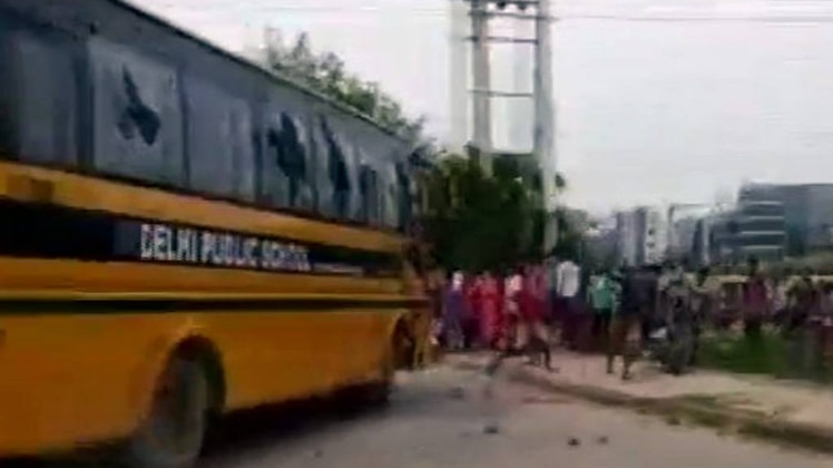 डीपीएस की स्कूल बस से कुचले गए पति-पत्नी