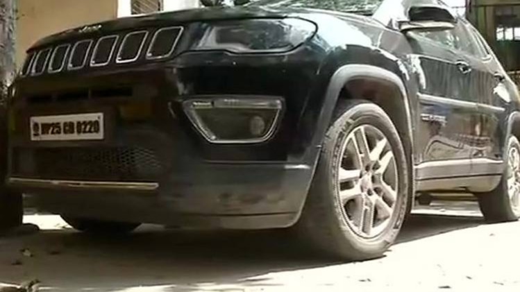 आरोपी लड़की को गिरफ्तार कर कार जब्‍त कर ली गई है