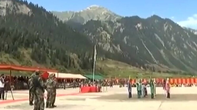 बॉर्डर पर आजादी का जश्न