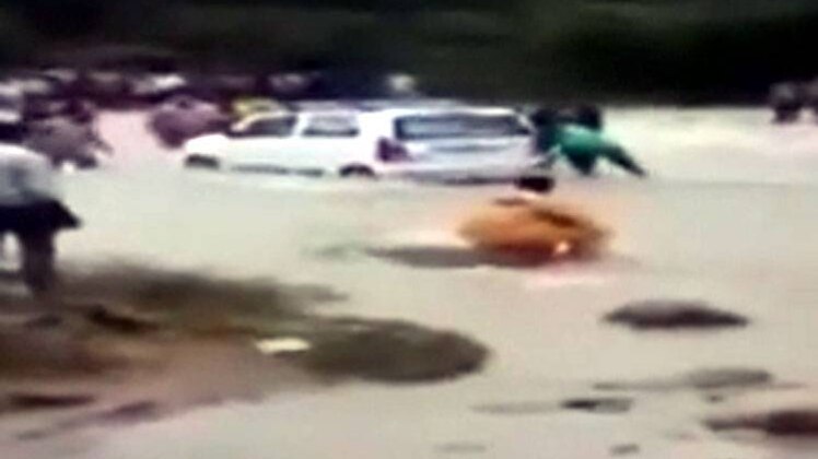 100 शहर 100 खबर: हाईवे पर बहा दरिया