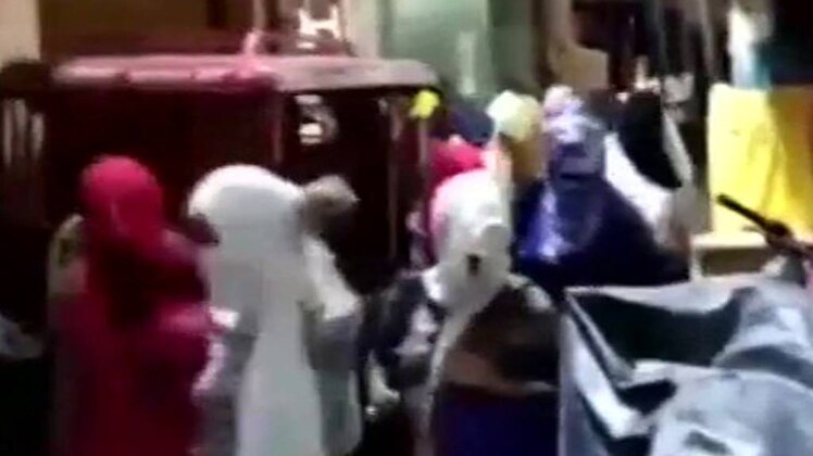 दिल्ली के होटल से कमरे में बंद 39 लड़कियां रिहा