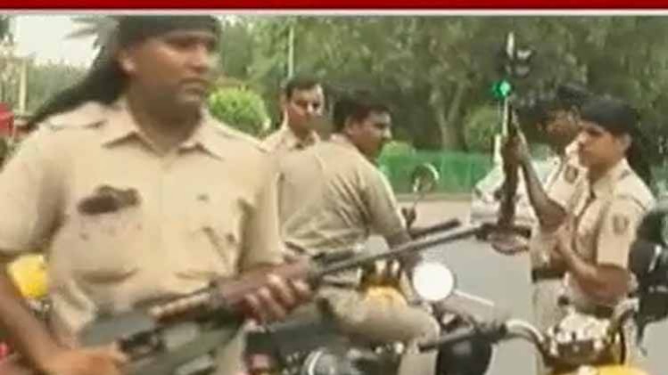 राजधानी दिल्ली में आतंकी हमले का अलर्ट, सुरक्षा बढ़ी