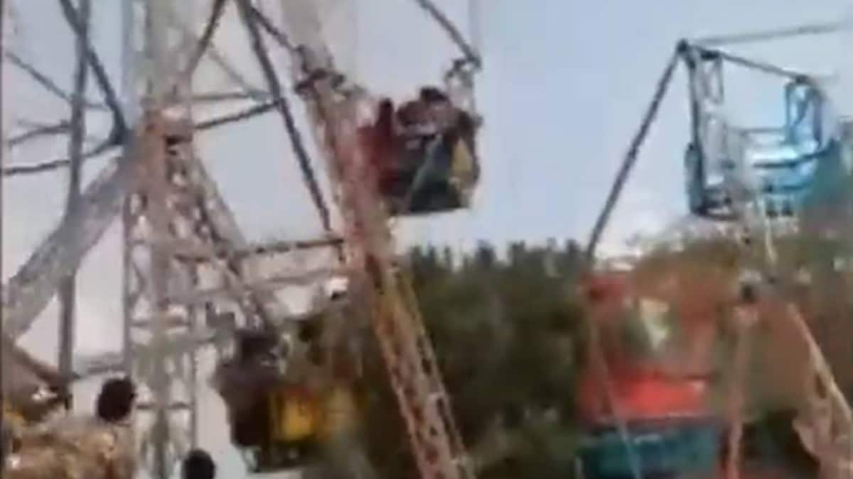 सुबह-सुबह:जींद के मेले में 20 फीट ऊंचा चलता झूला टूटने से गिरे 2 बच्चे - India AajTak