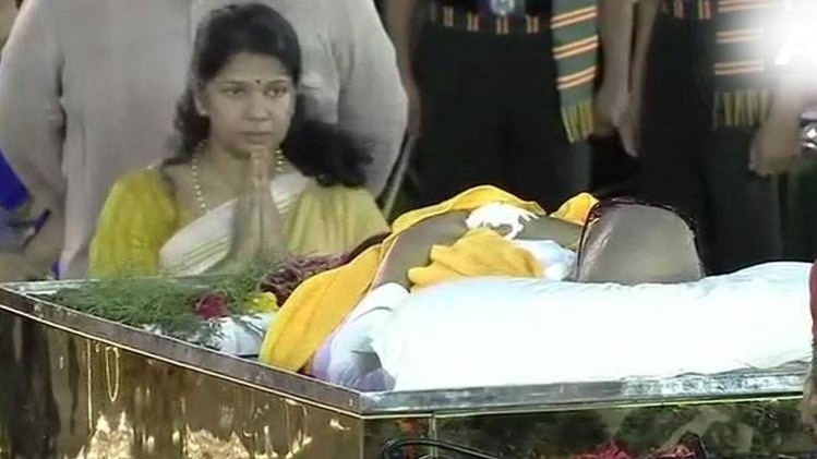 करुणानिधि के अंतिम सफर में उमड़ा जनसैलाब