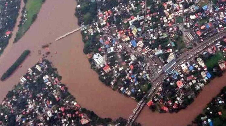 केरल में पानी का प्रहार, चारों ओर हाहाकार!