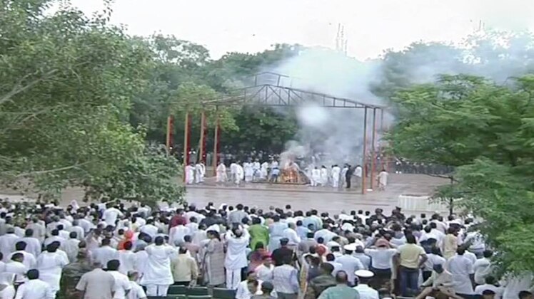 अनंत में विलीन हुए अटल...