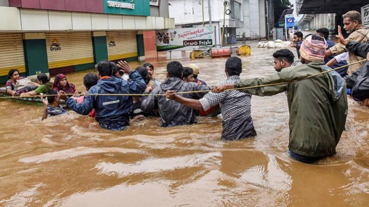 केरल में बाढ़ से बदतर हुए हालात