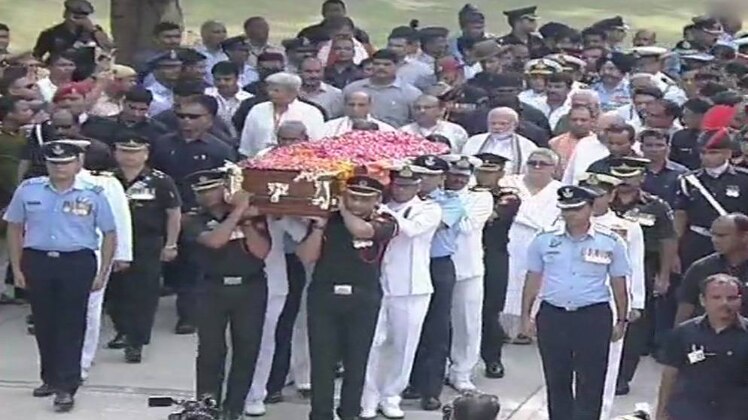 अंतिम सफर पर अटल