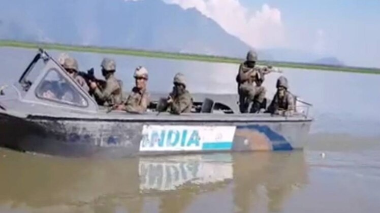 आतंकियों के खिलाफ लाइव ऑपरेशन