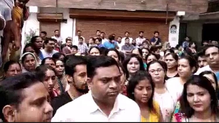 बुराड़ी में 300 परिवारों को MCD से मिला घर खाली करने का नोटिस