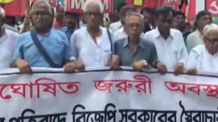 सामाजिक कार्यकर्ताओं की गिरफ्तारी के विरोध में मार्च