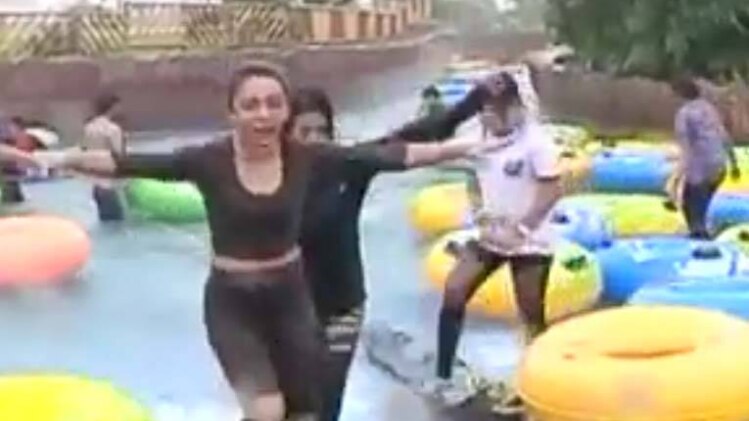 वॉटर पार्क में सितारों की मस्ती