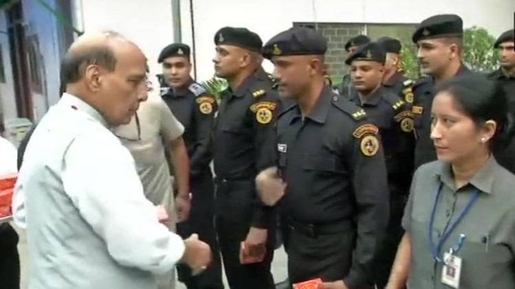 गृह मंत्री राजनाथ सिंह ने फहराया तिरंगा