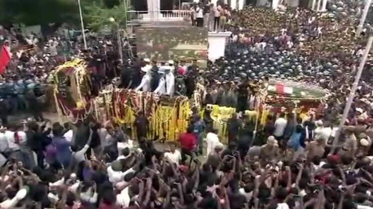 एम करुणानिधि की अंतिम यात्रा