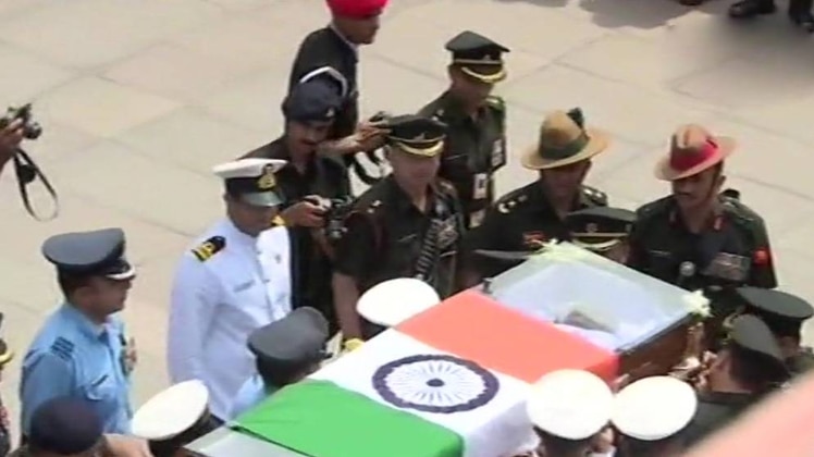 अंतिम सफर पर अटल