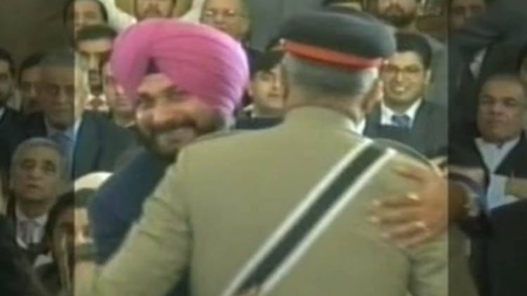 क्या देश से बड़ी हो गई इमरान से दोस्ती?