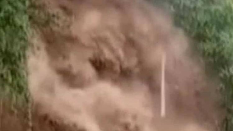 केंपटी फॉल पर सैलाब