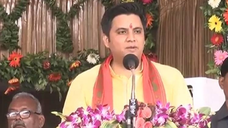 छत्तीसगढ़: सीएम रमन सिंह के बेटे ने सुनाई वाजपेयी की कविता