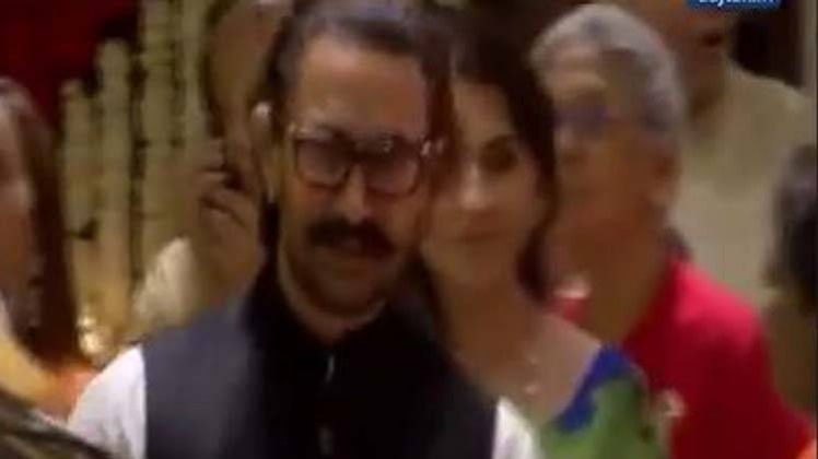 मुकेश अंबानी के घर आमिर खान