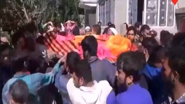 हमले में मारे गए पुलिसकर्मी का परिवार सदमे में