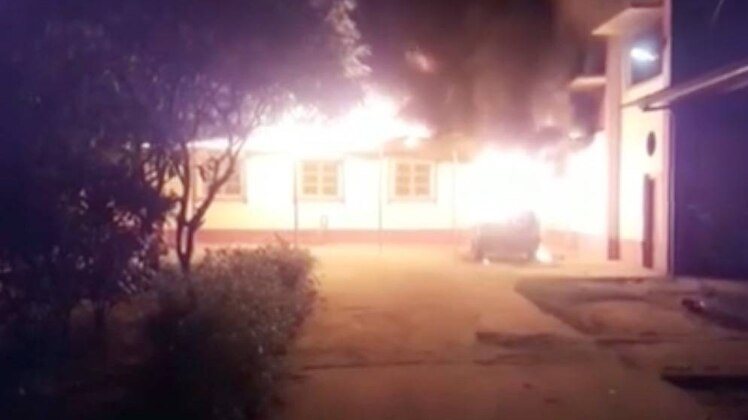 परिजनों और डॉक्टर्स के बीच हुई मारपीट