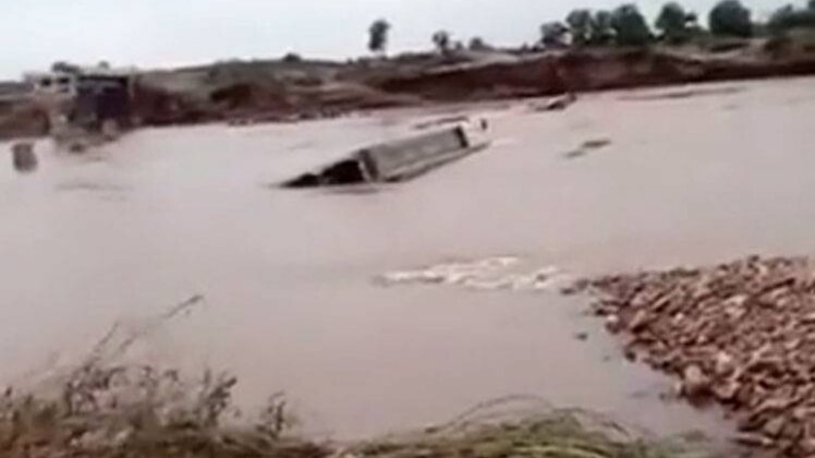 मध्य प्रदेश में बहा पुल