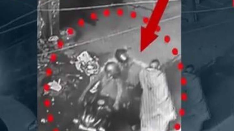 CID: देखिए सीसीटीवी में कैद झपटमारों की करतूत