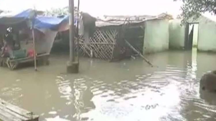 उफान पर गंगा-यमुना, संगम के रास्ते बंद