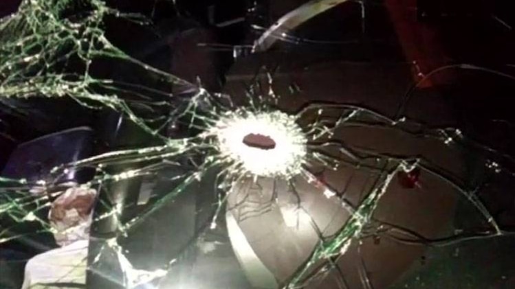 आधीरात को यूपी पुलिस का गोलीकांड